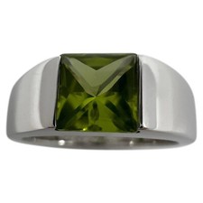 Vintage Cartier Vivid Green Peridot 18 Karat White Gold Tank Band Solo Ring 49