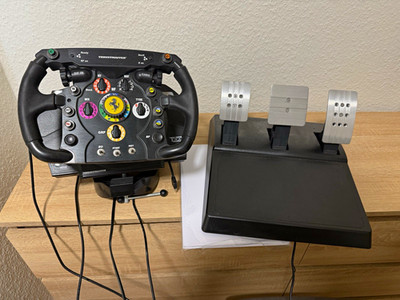 Thrustmaster T300 Base + Ferrari F1 Wheel Add-On Lenkrad & Pedale Set