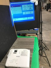 Epson VS250 LCD Desktop Projector - NEEDS LAMP REPLACED 