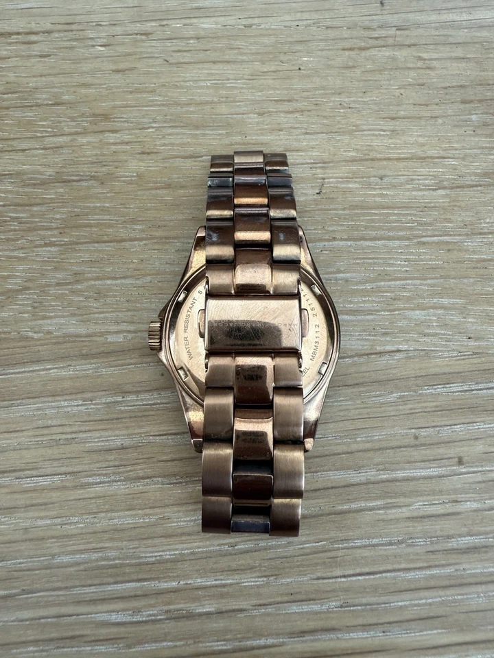 Marc by Marc Jacobs Women MBM3112 Rose Gold Stainless Steel 37mm Quartz Watch 7" - Image 2 of 2