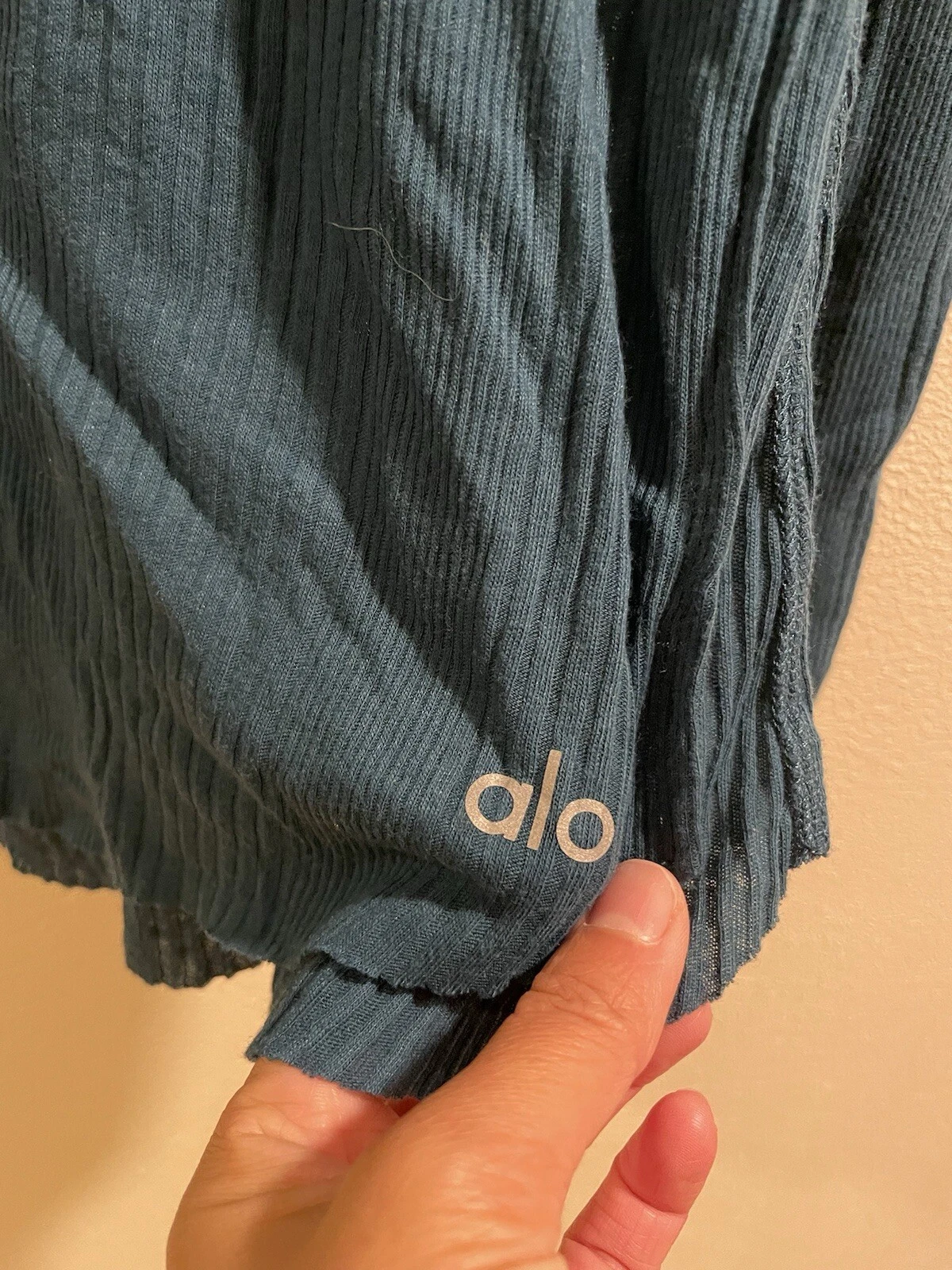 alo-yoga top shirt