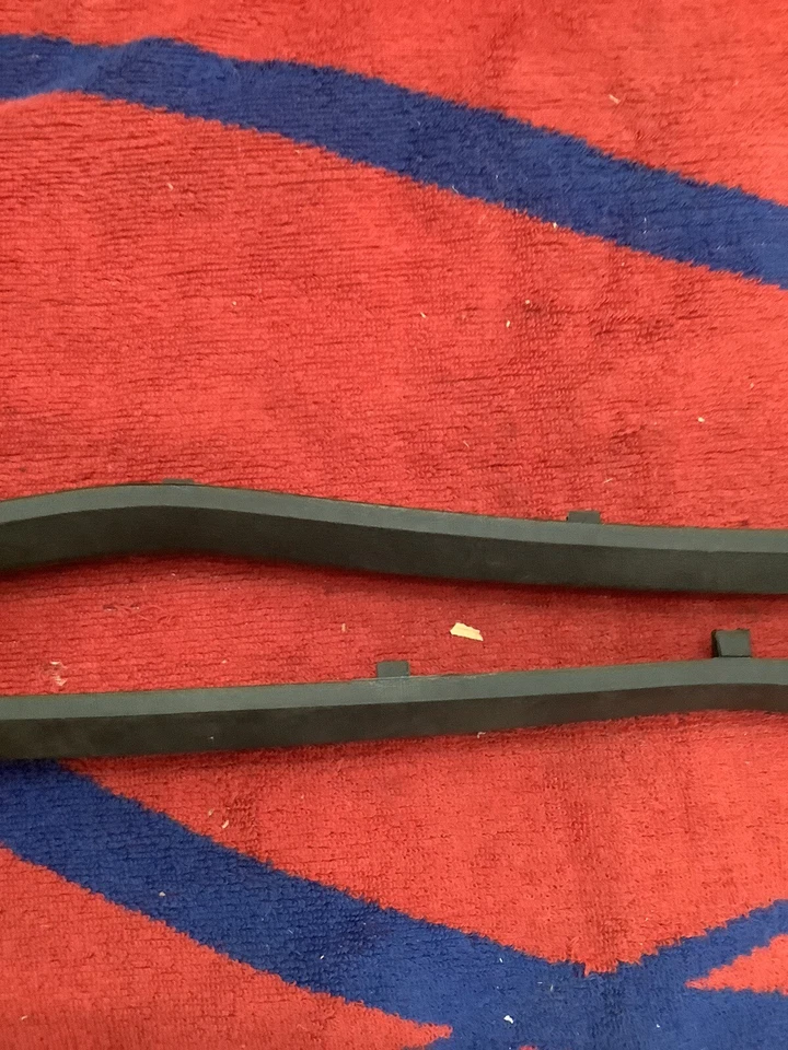 Nuevo de Lote Antiguo 1974-? Almohadillas protectoras de parachoques delanteras Mercury Comet diestro/izquierdo d4gy-17k831-a Foto 3 de 4