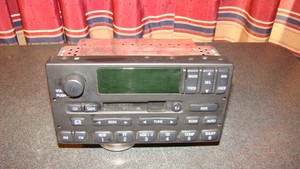 1999-2007 Ford Crown Victoria Radio AM FM CS w CD Ctrls YW3F-18C870-AB