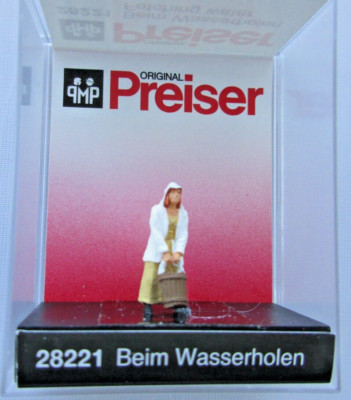 Preiser  - Woman Fetching Water #28221