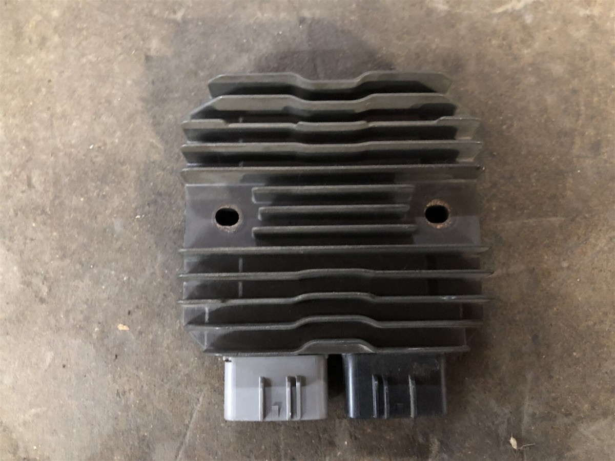 専用　③ Kawasaki Ninja ZX6R ZX6 6R ZX 636 13-15 16 17 18 OEM Voltage