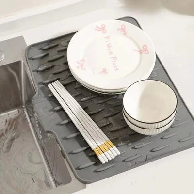 Tapis Égouttoir Silicone Antidébordement – Résistant Chaleur 230°C, Protège Plan De Travail Cuisine & Salle De Bain