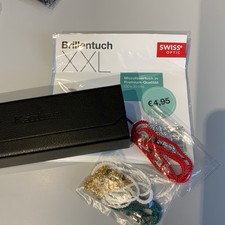 Pudełko na okulary, ściereczka z mikrofibry duża 30x30cm, dwa łańcuszki do okularów, 3 paski, komplet