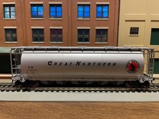 Atlas HO 1962-1 Great Northern ACF 4650 Cu. Ft. 3 Bay Hopper 71604 in HO
