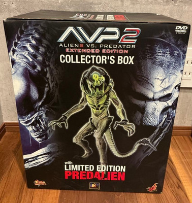 Hot Toys Predalien Battle Damaged Limited Edition Collector's Box AVP 2 Predator