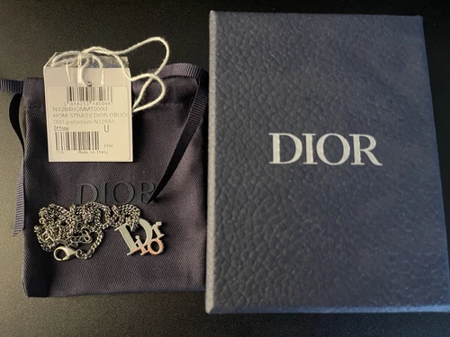 Collier oblique Dior HOMME chaîne cristal laiton argenté avec boite et sac de rangement OCCASION
