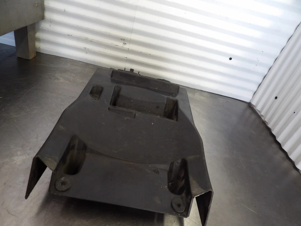 03-04 Kawasaki ZX6RR / Ninja ZX636 заднее крыло под лоток аккумулятора 35023-1600 - Изображение 3 из 3