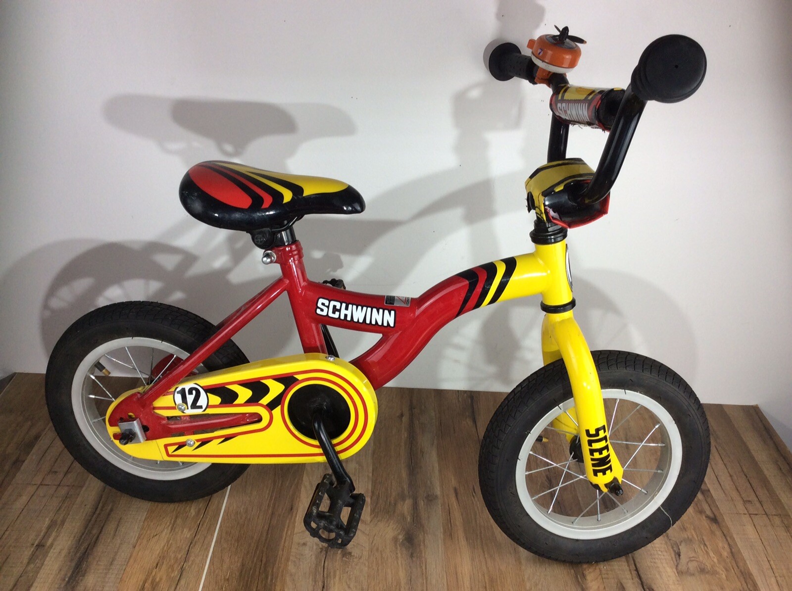 schwinn scorch boy's bike