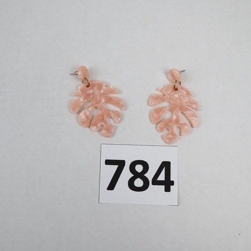Large acrylic pale pink palm leaf earrings pre-owned - Picture 4 of 4
