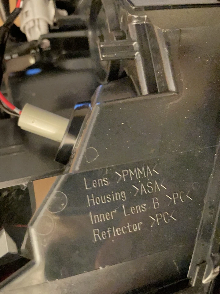 LUZ TRASERA DERECHA NISSAN ROGUE 2021-2023 OEM 226-23789 Foto 3 de 4