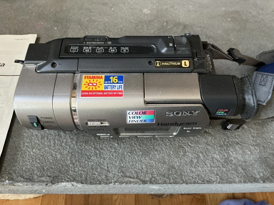 Sony Handycam CCD-TR517 8mm Nightshot Camcorder Video 8  Tested & Working - Image 3 of 4