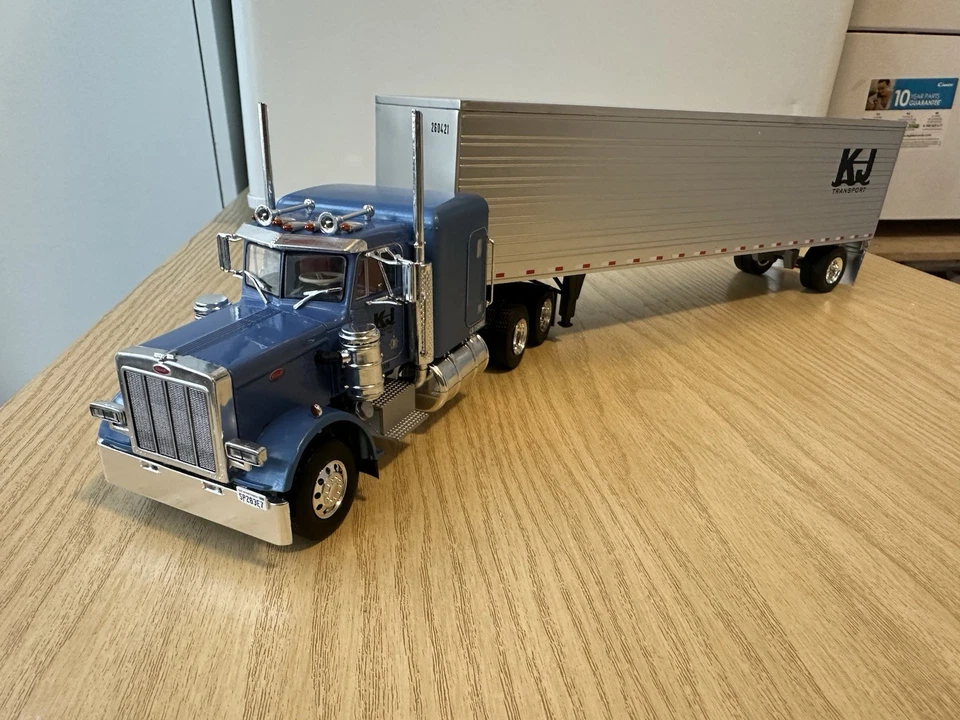 PETERBILT 359 1984 - 1:43 Fast & Furious # 85 camion truck - Immagine 2 di 4