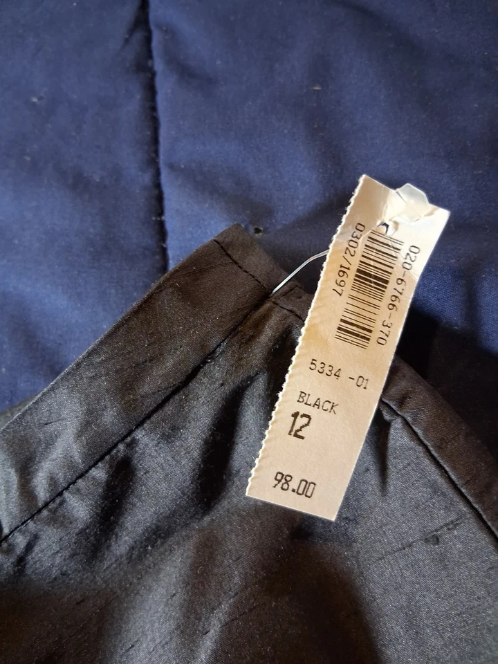 Pantalones capri Harold’s para mujer forrados negros de seda cruda talla 12 dobladillo bordado con espejo Foto 4 de 4