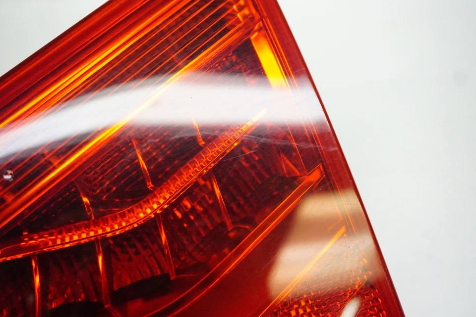 AUDI RS5 2013-2015 - Luz trasera derecha montada en tapa 8T0945094D Foto 2 de 4