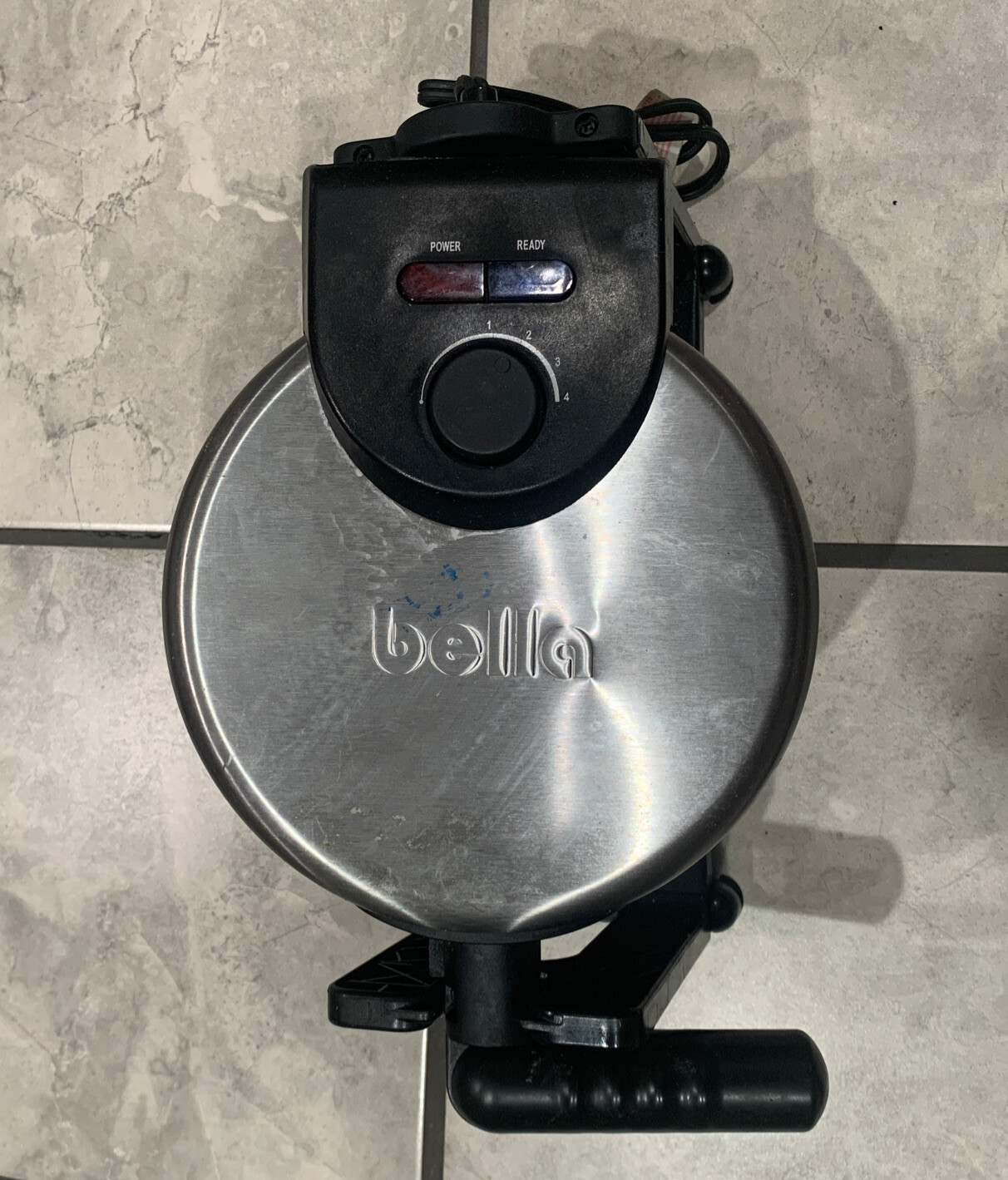 Bella Kitchen Rotating Belgian Waffle Maker No Drip Tray Model S-662 Used-image