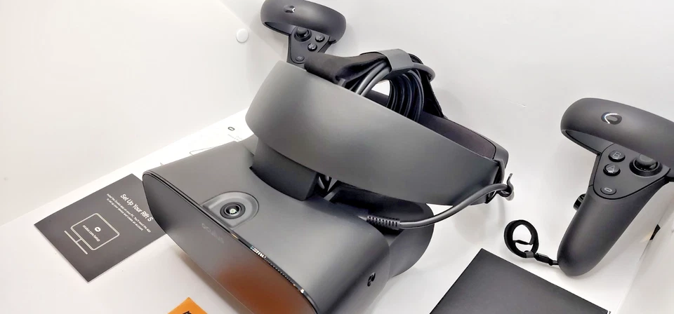 NEW Oculus Rift S PC Powered VR Gaming Headset w/ Controllers FULL KIT - Image 2 of 4