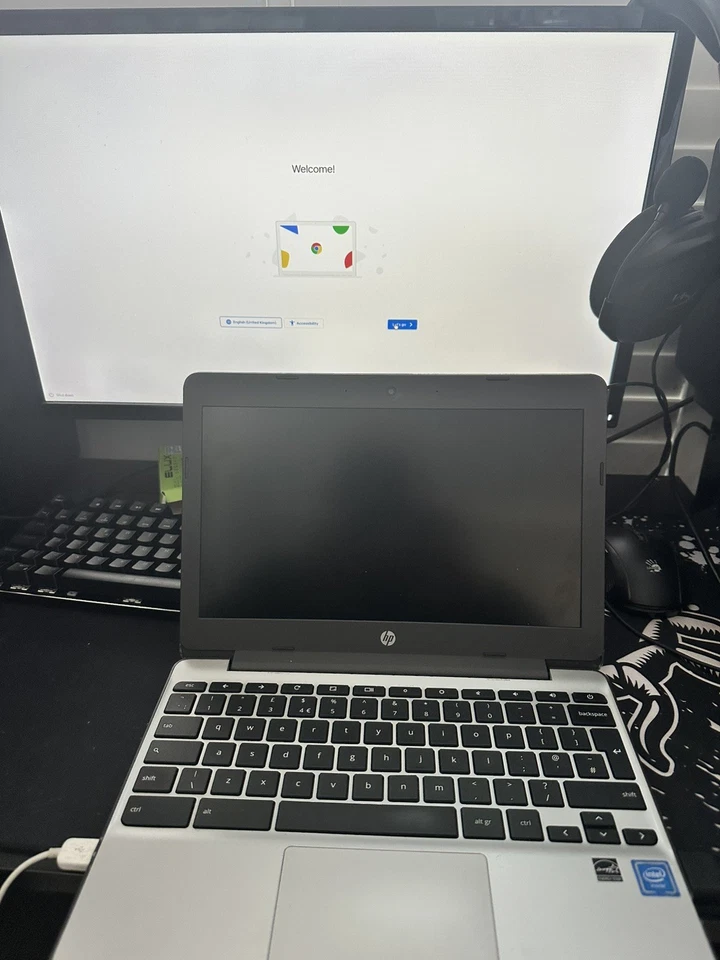 HP Chromebook 11-v000na 11.6 HD Laptop, 2GB RAM 16GB eMMC Chrome OS - Image 3 of 4