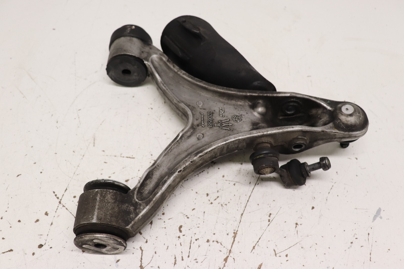 F20972 2004-2008 Maserati Quattroporte M139 Front Lower Control Arm Passenger RH