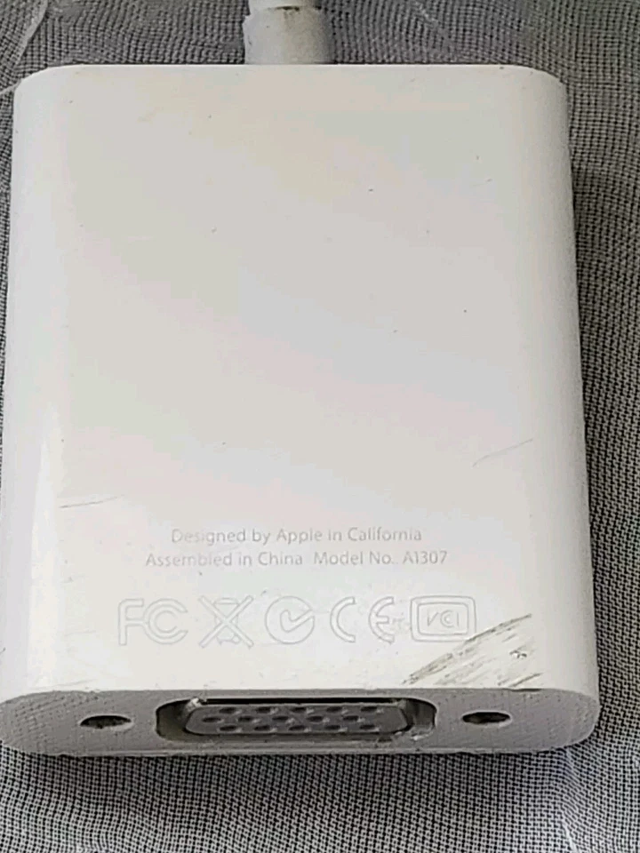 Apple OEM Original (A1307) Mini DisplayPort to VGA Adapter - White (MB572Z/B) - Image 3 of 3