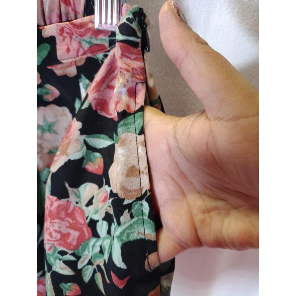 Pantalones Cortos Lovers + Friends Para Mujer XS Estampado Floral Bolsillos Laterales con Cremallera Foto 2 de 4