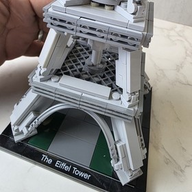 LEGO ARCHITECTURE: The Eiffel Tower (21019)
