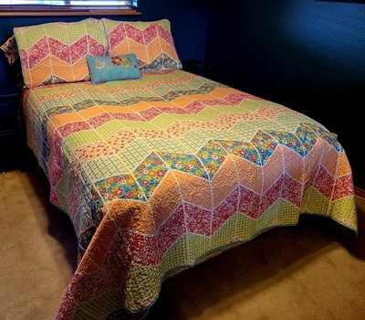 Emma Collection Girls Tween Quilt Comforter Sham Set Full Queen 4-Piece Floral