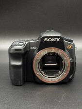 Sony Alpha 200 / 10.2 MP / DSLR / Body Only