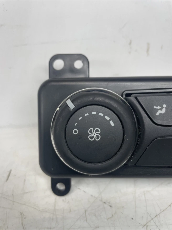 Ford Explorer 2011-2014 fabricante de equipos originales climatización calefacción aire acondicionado temperatura climatización Foto 2 de 4