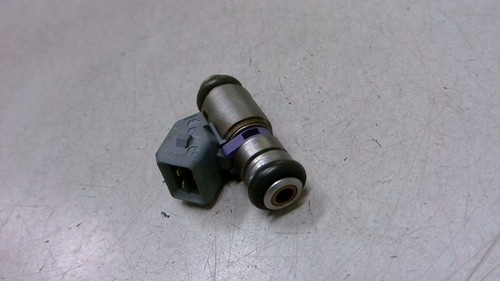 Einspritzventil 3 VW Golf Variant 1.6 Bj 2000 1 J 2680086