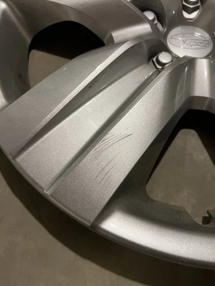 SUBARU LEGACY 17" TAPACUBOS CUBIERTA RUEDA FABRICANTE ORIGINAL PLATA 28811AL00A 2015-2020 Foto 3 de 4