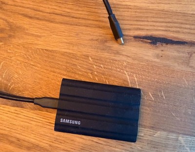 Samsung T7 Shield 2TB - Externe SSD USB 3.2 Gen 2 (Schwarz) - IP65 Robust