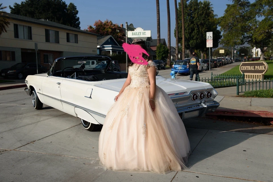 Vestido de baile talla 8 de quinceañera color champán  Foto 3 de 4