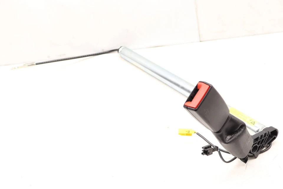 Mercedes-Benz Maybach S600 2016 - hebilla/receptor de cinturón de seguridad delantero derecho Foto 2 de 4