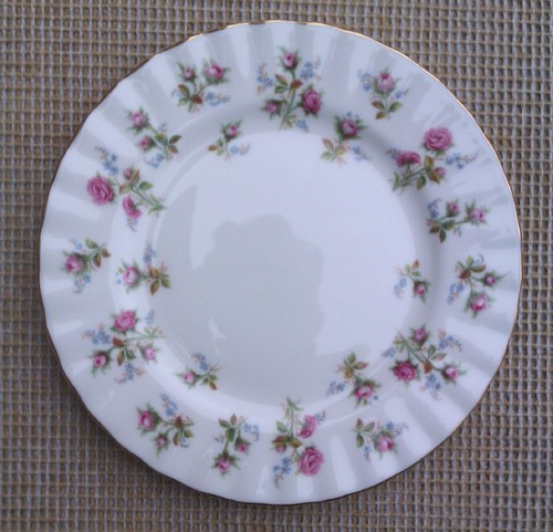 ROYAL ALBERT - WINSOME - SELECTION OF TEA CUP, SAUCER AND SIDE PLATE TRIOS - Picture 9 of 22