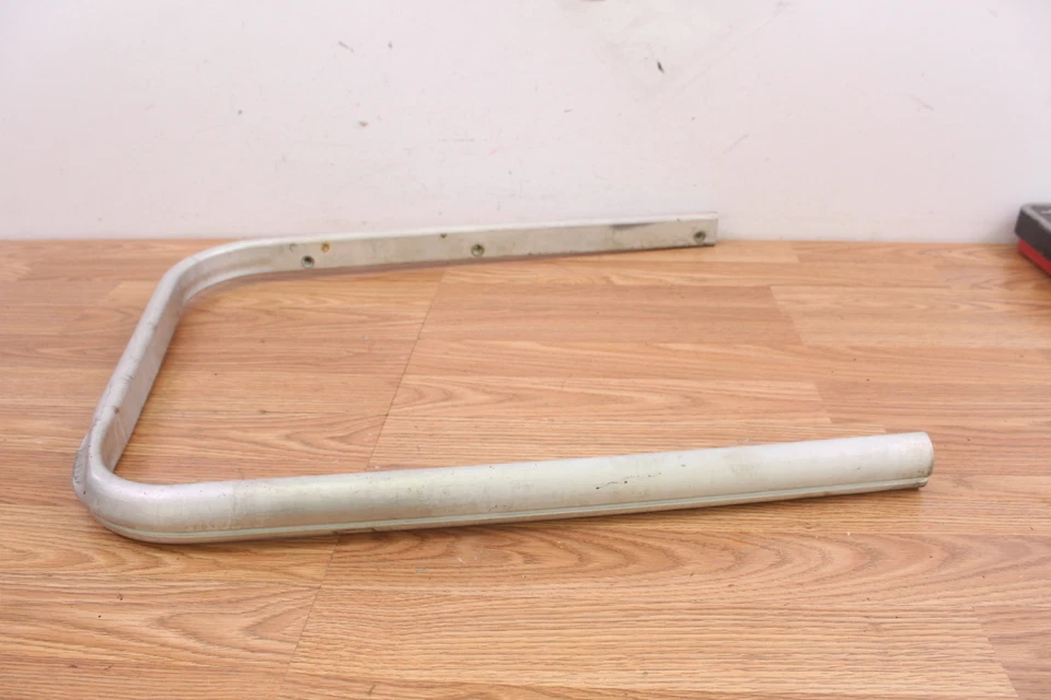 Parachoques trasero Ski-Doo Summit 1000 151 Highmark 2006 Foto 3 de 4