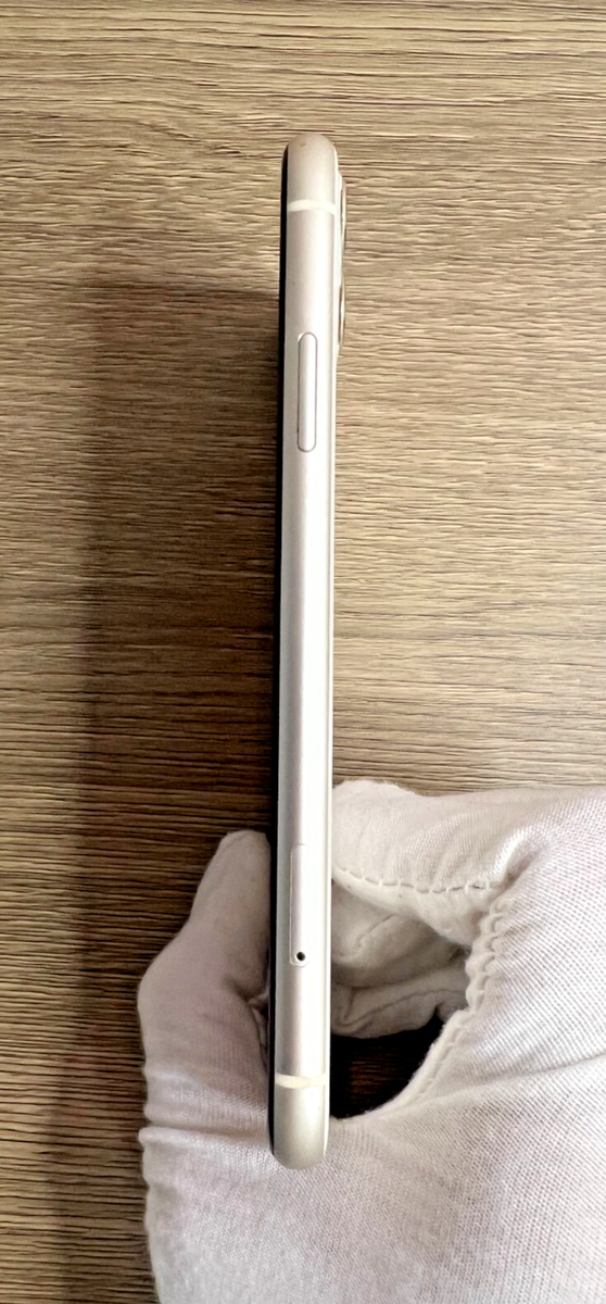 Apple iPhone 11 - 64GB - White (Factory Unlocked) - Good Condition