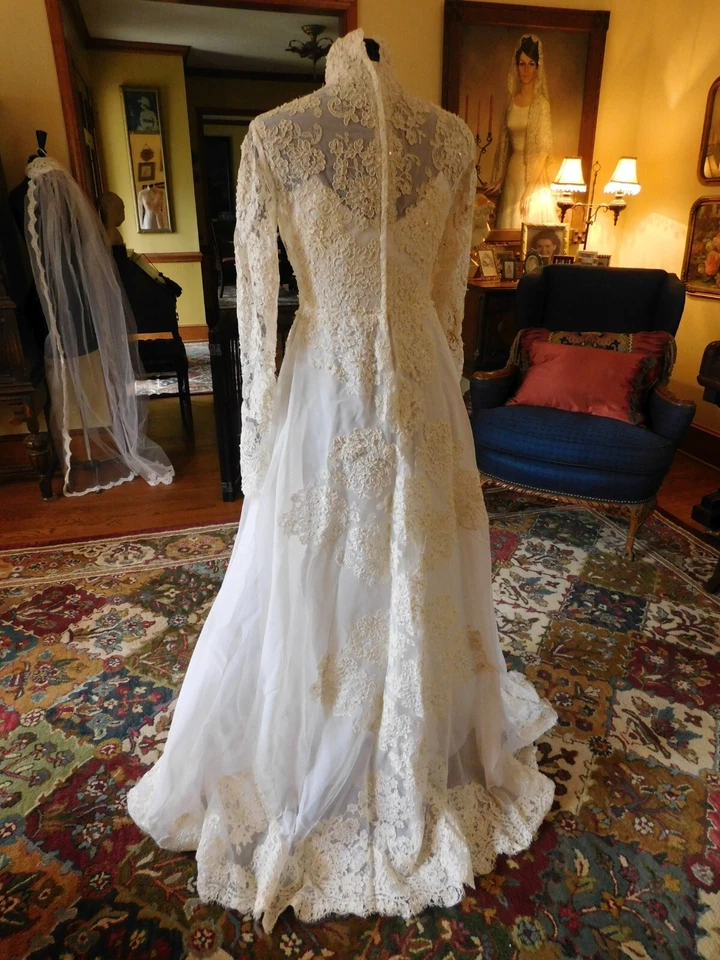 HERMOSO VESTIDO DE NOVIA Y VELO MANGA LARGA BLANCO AÑOS 70 NYLON Y ENCAJE S 4 Foto 4 de 4
