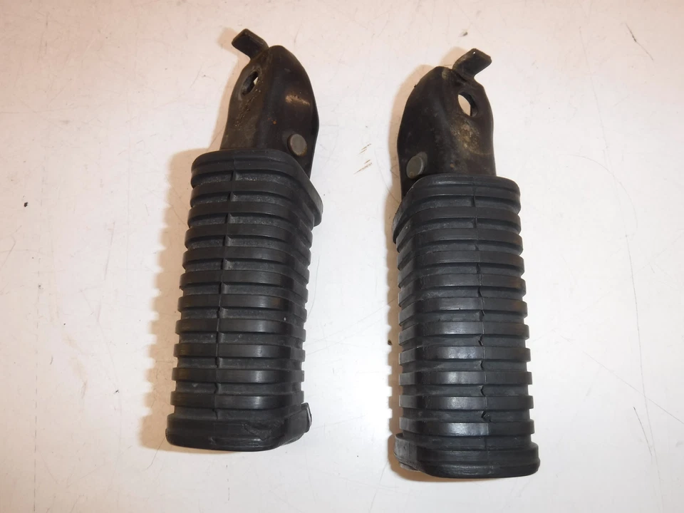 Yamaha XS850S 1980 REPOSAPIÉS DELANTEROS CLAVIJAS JUEGO PELDAÑOS PAR 2G2-27410-00-00 Foto 3 de 4