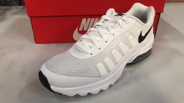 nike air max invigor white and black