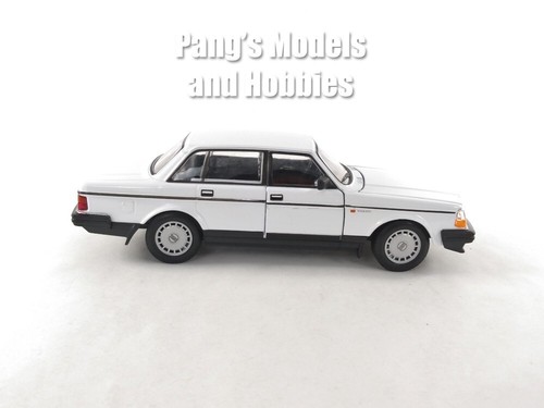 1974 Volvo 240 GL 1/24 Scale Diecast Metal Model by Welly - WHITE - Picture 4 of 11