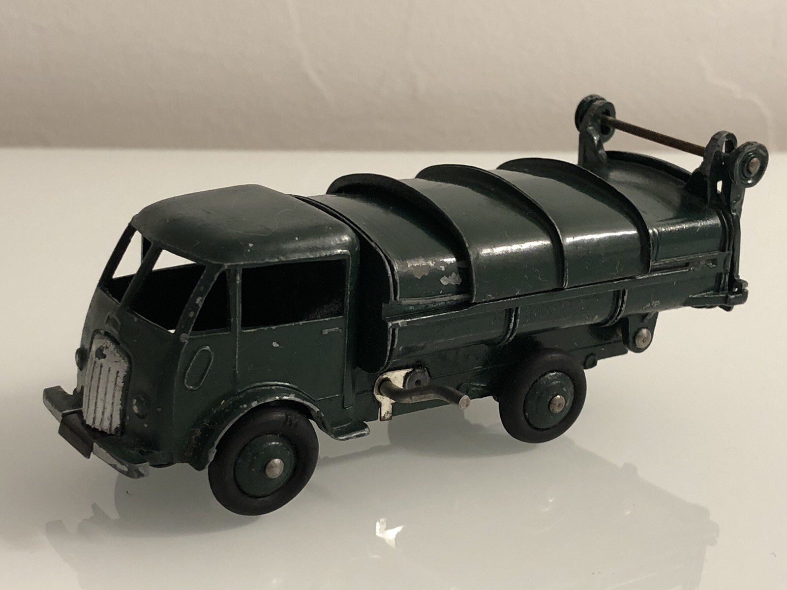 Dinky 25V, Ford Refuse truck - Free Price Guide & Review
