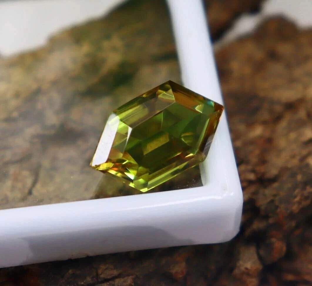 Natural 10 Ct Flawless Color Changing Zultanite Hexagon Gems For Mother's Gift