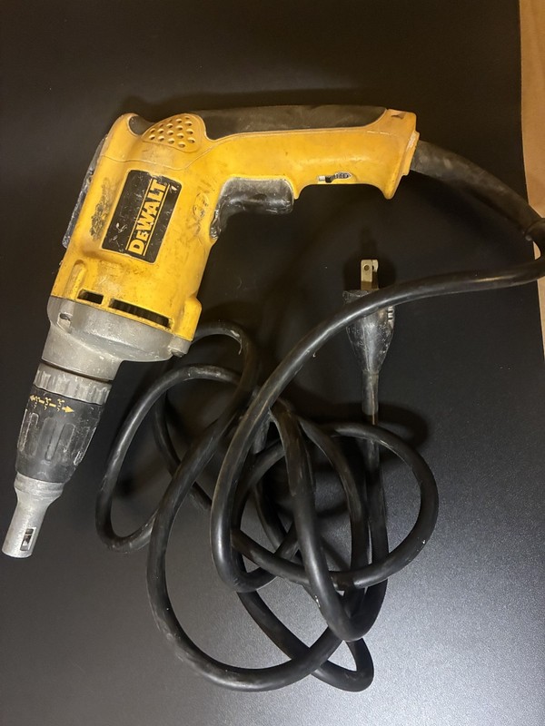DEWALT DW272 VSR Drywall Screwdriver - Yellow