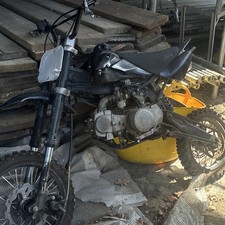 2 Stomp 140cc Pit Bikes