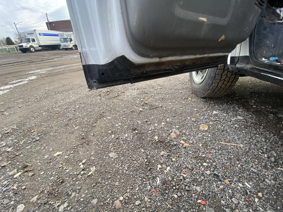 Used Front Left Door Assembly Front fits: 2014 Chevrolet Express 3500 van L. ele - Imagem 3 de 4