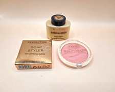 Revolution Beauty  3 Pack - Loose Banana Baking Powder+Blush Power+Soap Styler